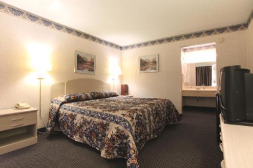 The Sanford Inn Стая снимка