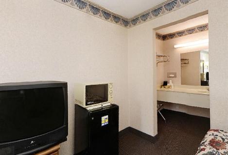 The Sanford Inn Стая снимка