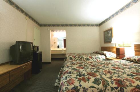 The Sanford Inn Стая снимка