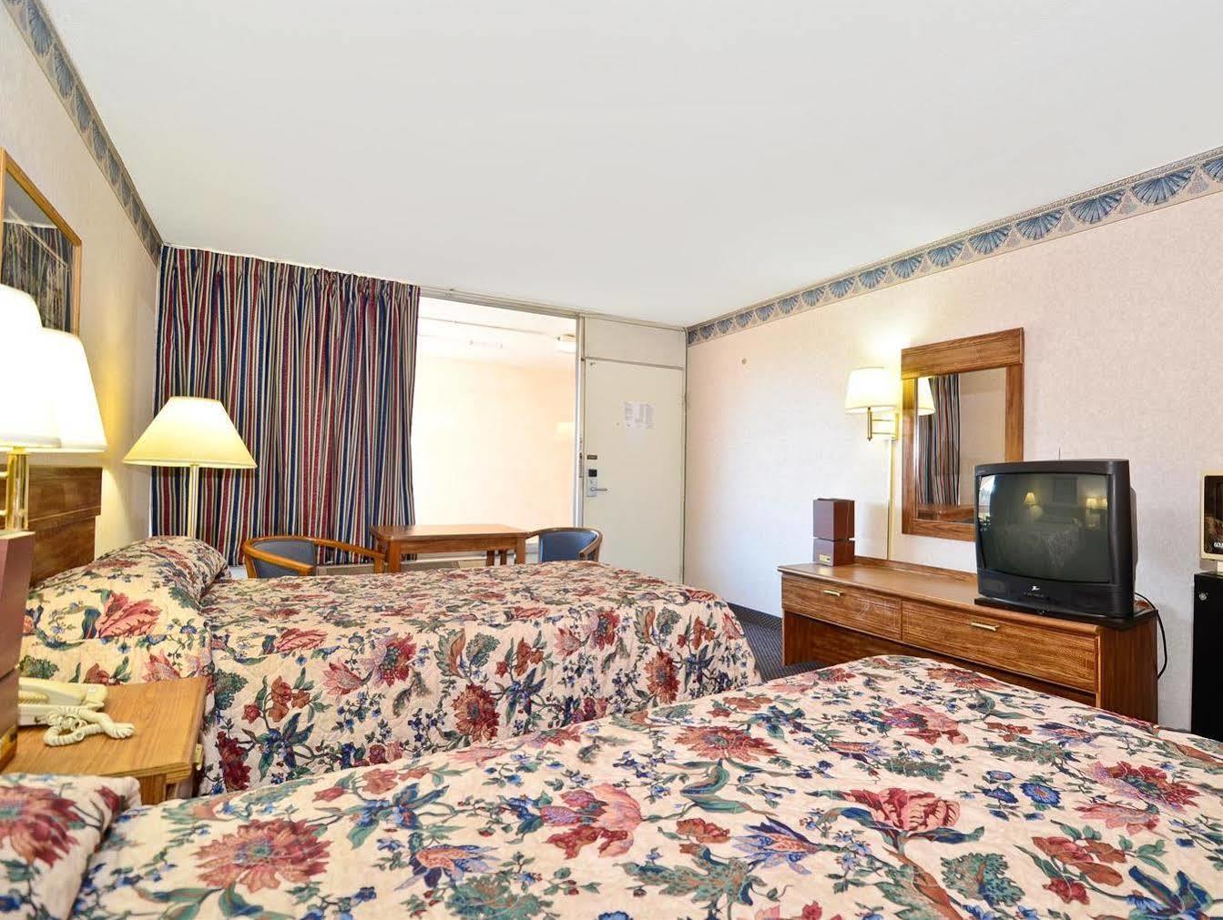The Sanford Inn Екстериор снимка